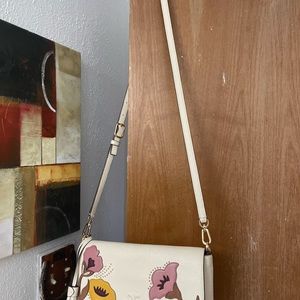 Tory Burch crossbody in perfect condition. No marks or rips.